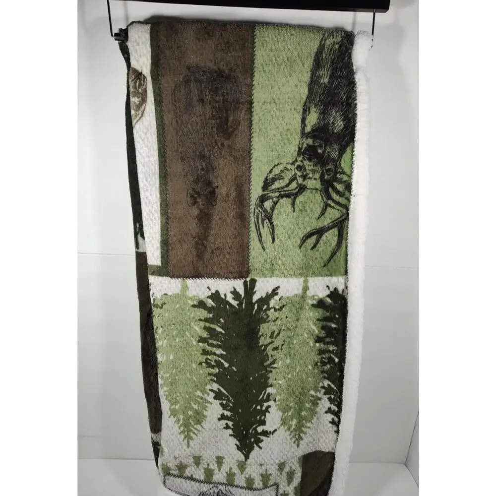 Mossy Oak Plush Reverse To Sherpa Throw 50X60 Forrest Buck Wolf Patch Pattern